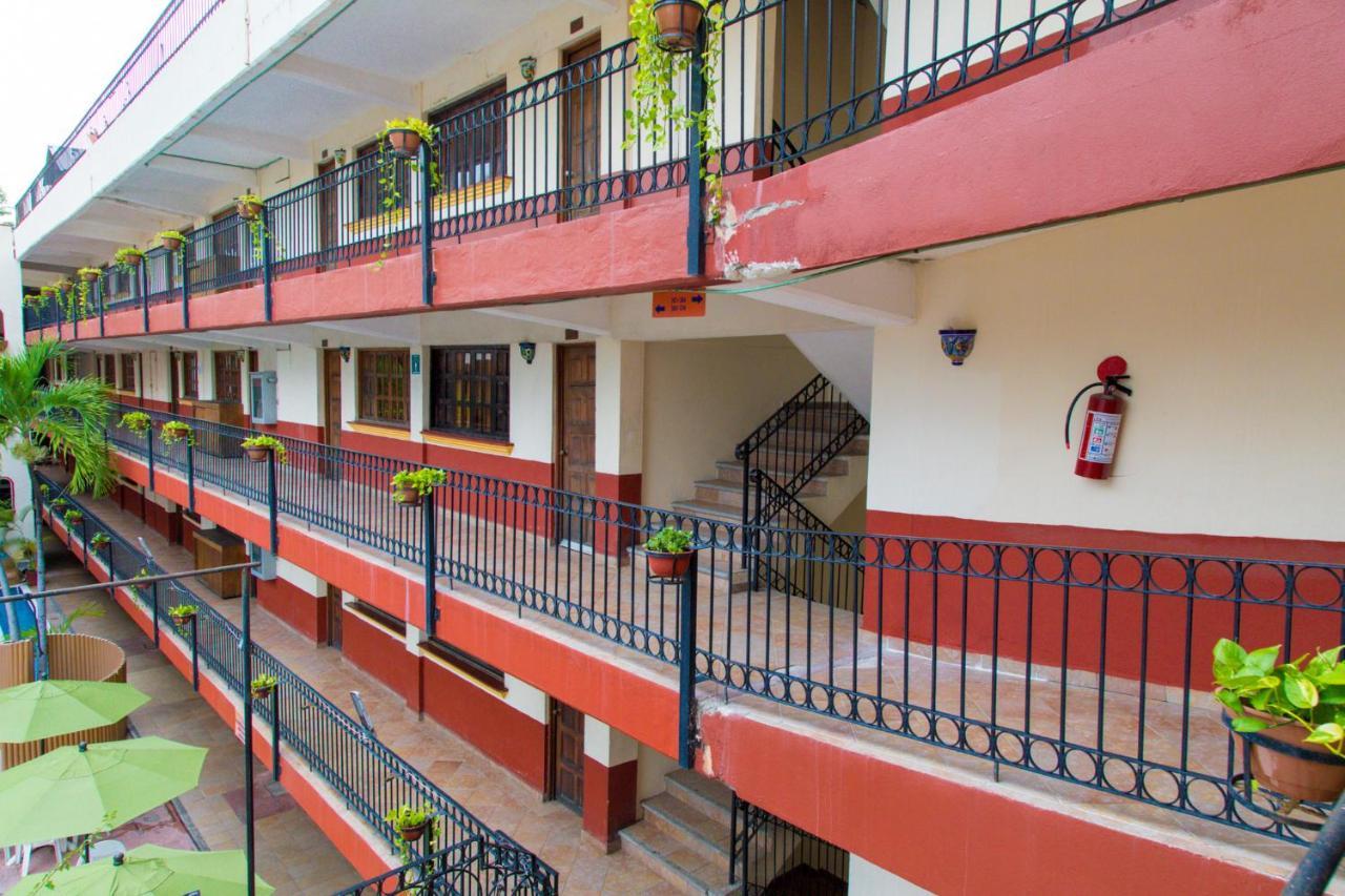 Hotel Hacienda Maria Eugenia Acapulco Bagian luar foto
